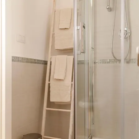 Fabulous 90mq Penthouse With Jacuzzi In Center Lägenhet *